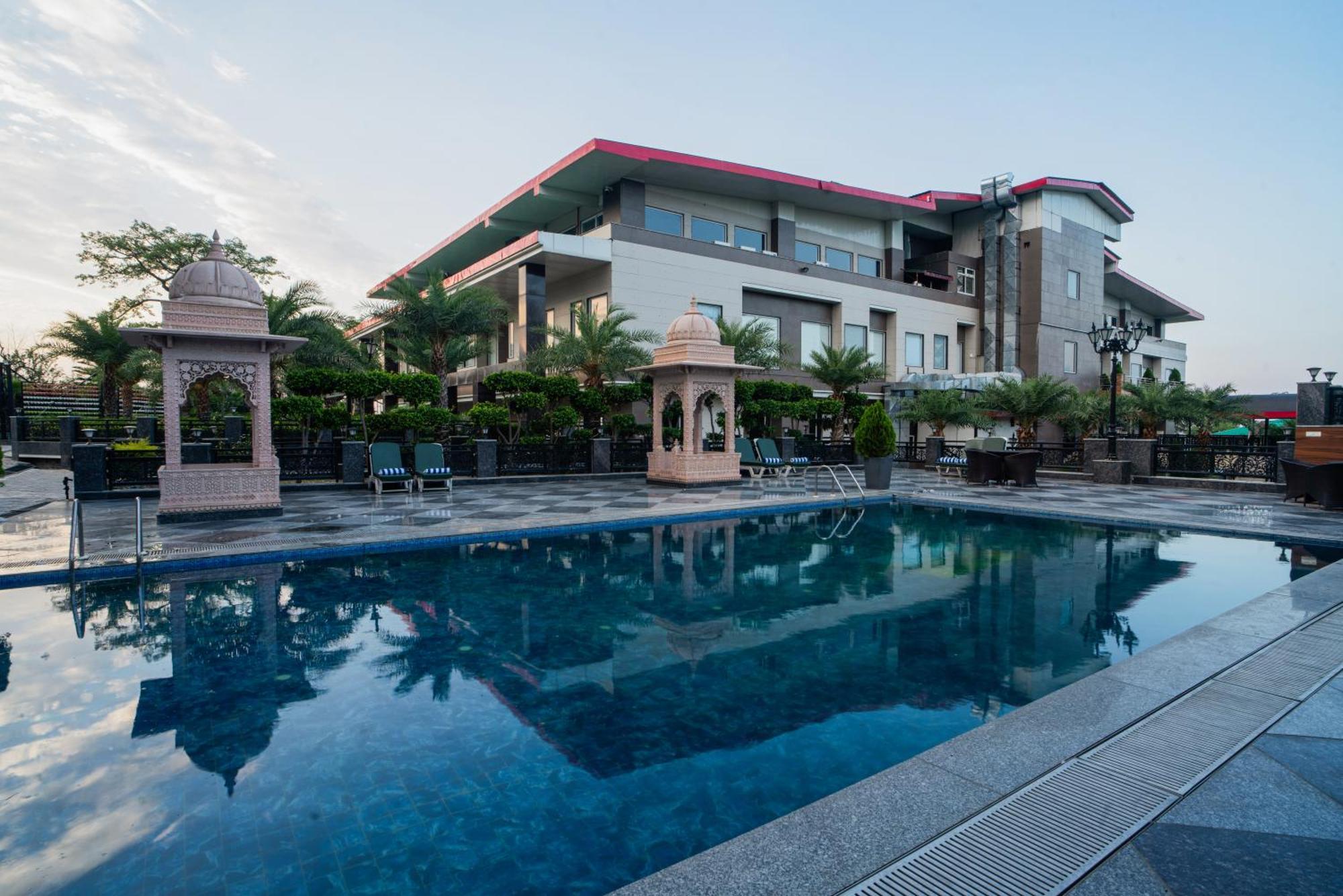 Hotel Dhouladhar Heights